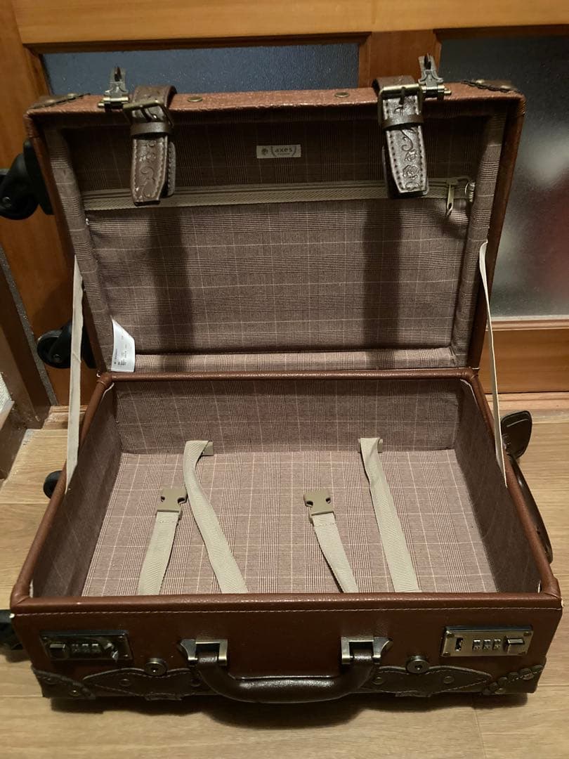 axes femme トランク型キャリーケース