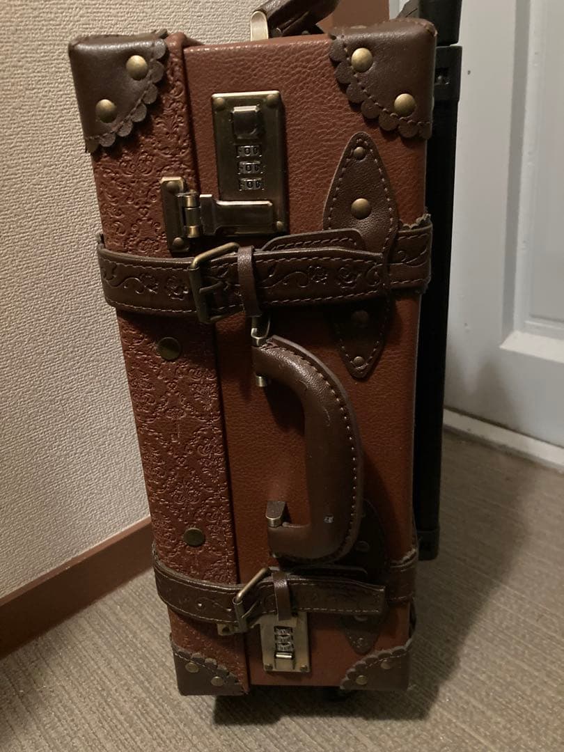 axes femme トランク型キャリーケース