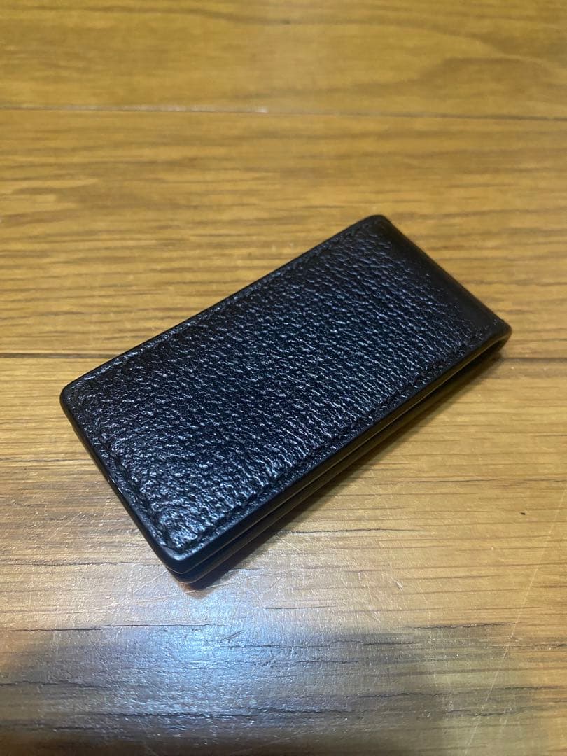 【希少/美品】GUCCI ブラックレザー　蜂　マネークリップ / 財布