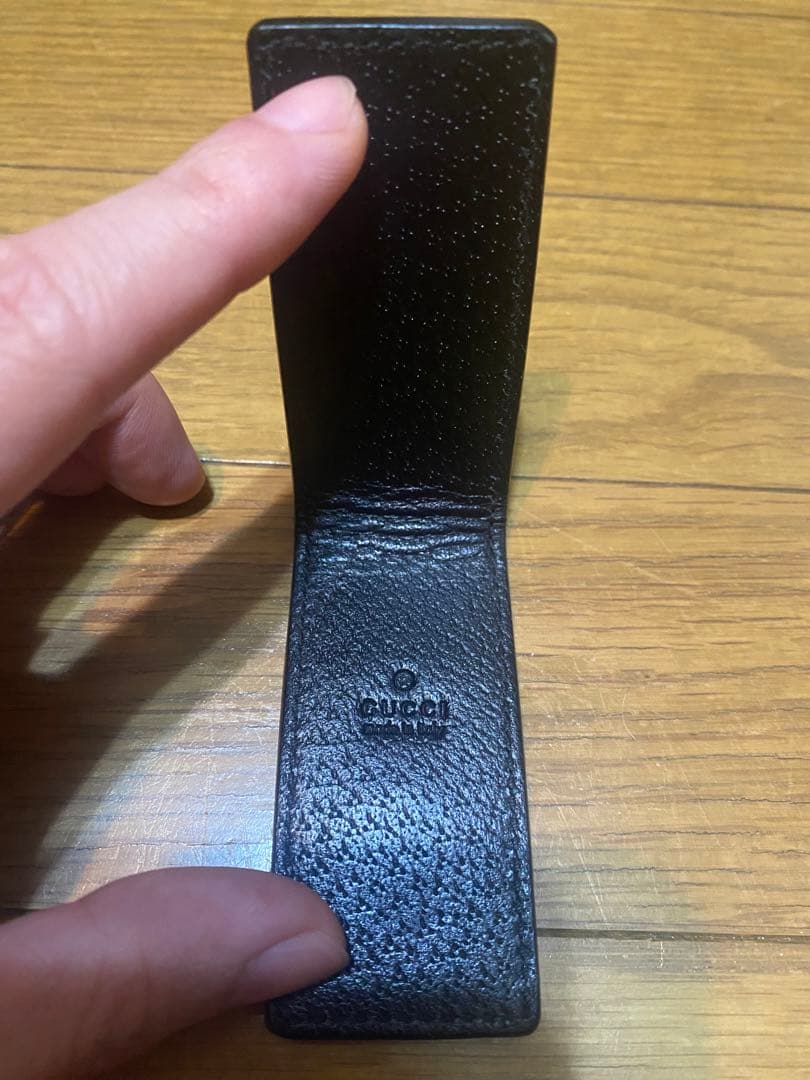 【希少/美品】GUCCI ブラックレザー　蜂　マネークリップ / 財布