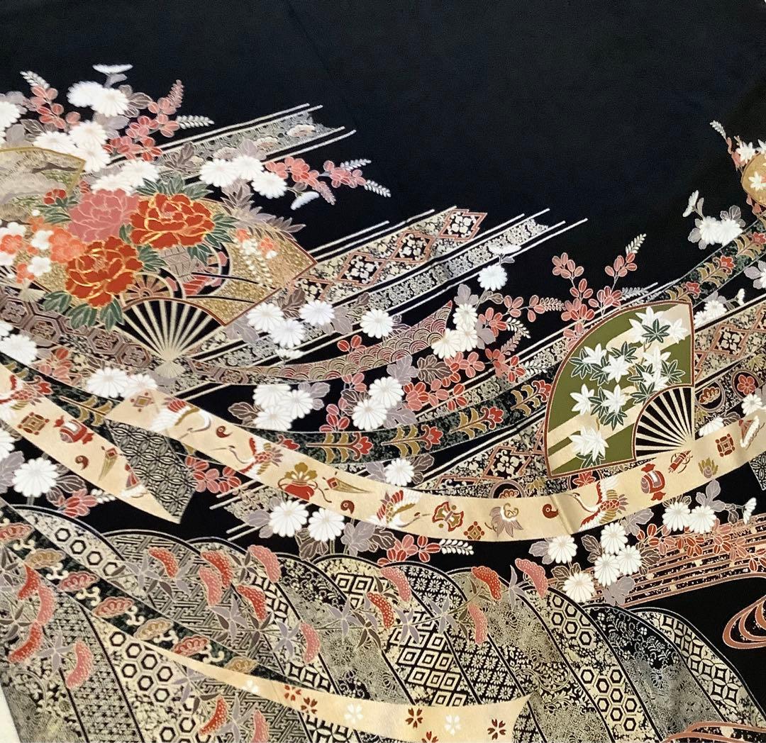 正絹黒留袖　駒刺繍　扇面花車文　金彩　⑥( 訪問着、紬、袋帯なども出品)