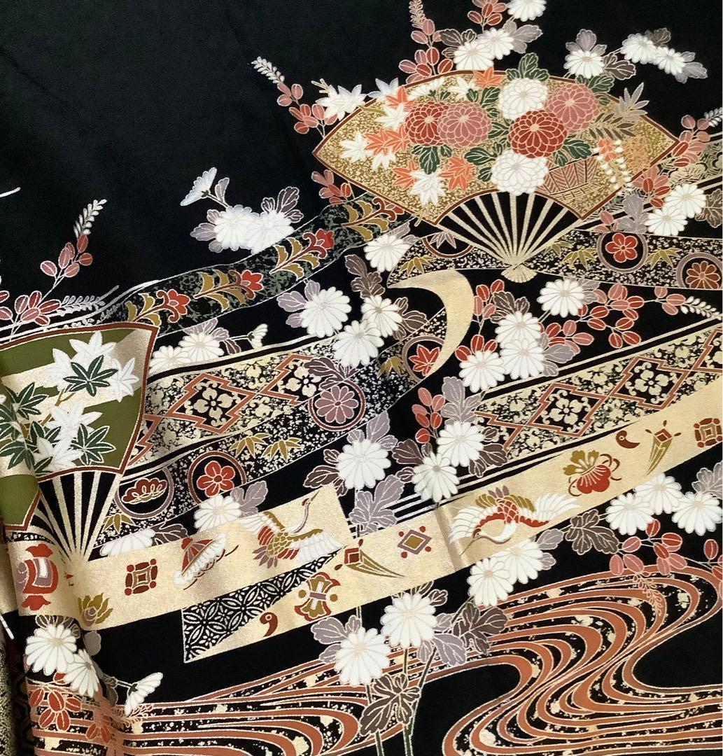 正絹黒留袖　駒刺繍　扇面花車文　金彩　⑥( 訪問着、紬、袋帯なども出品)