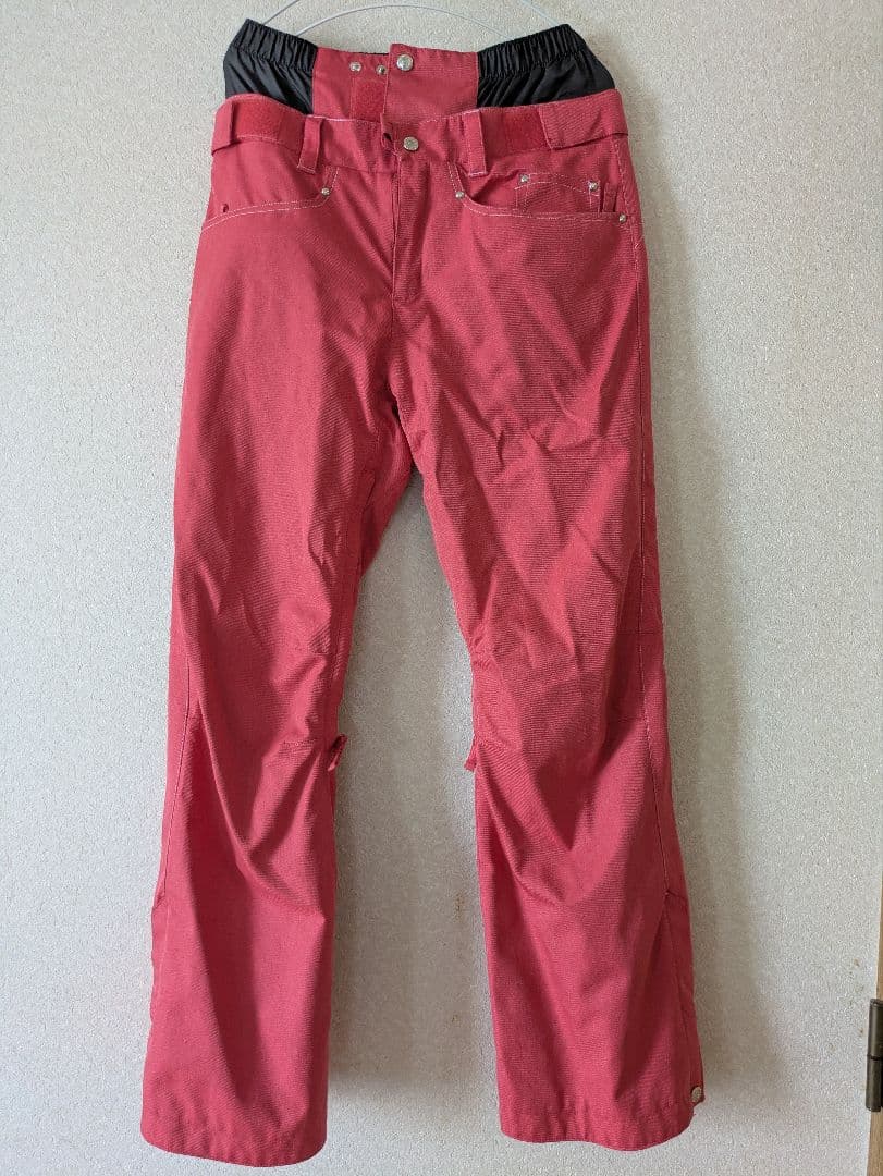 赤いスノーボードパンツ 女性用　　スキーウェアのセット
