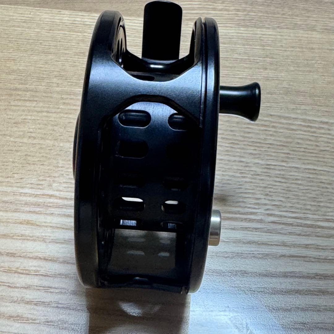 VARIVAS Surface System フライリール ブラック