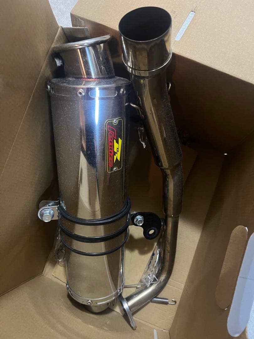 リアライズ　マフラー