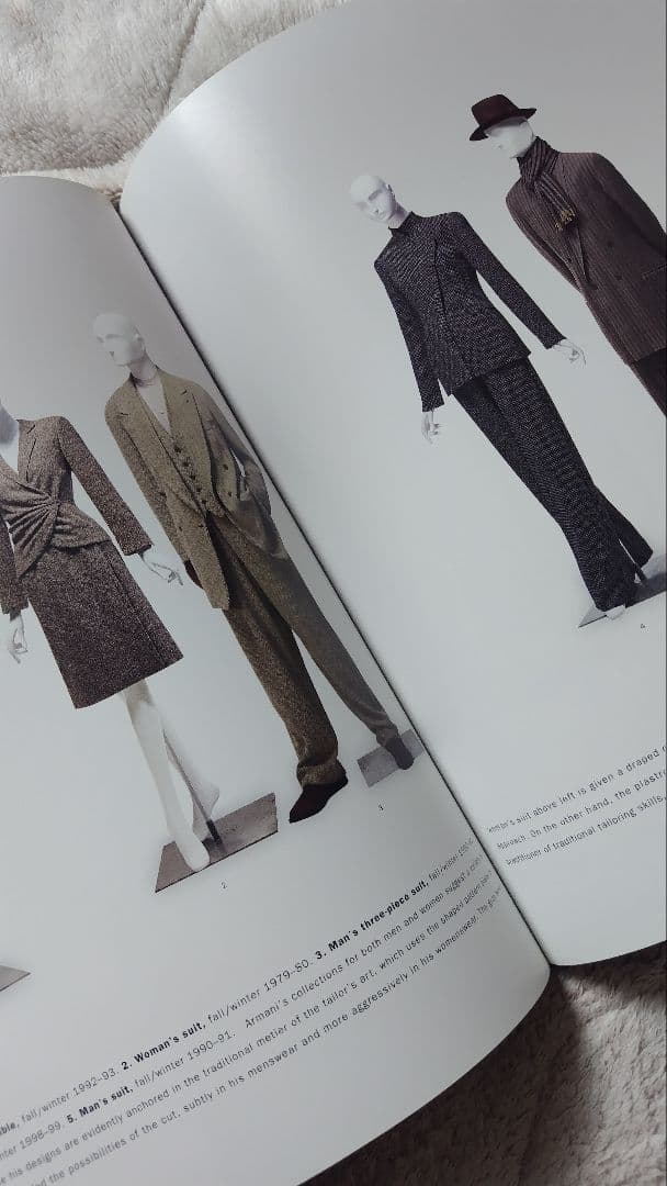 Giorgio Armani展 写真集 【海外版/翻訳冊子付き】