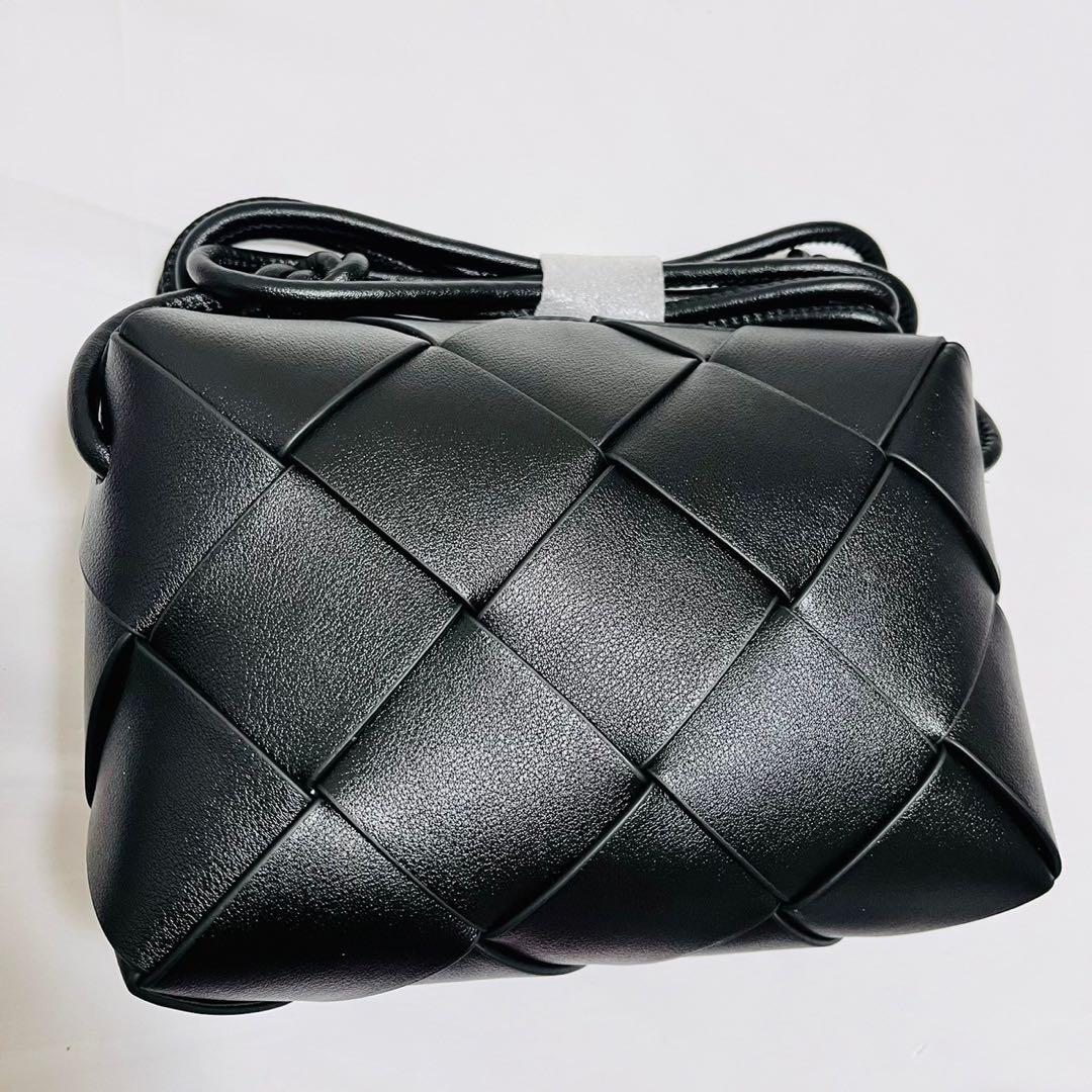 本革　ショルダーバッグ　黒　編み込み　牛革　シンプル　肩がけ　高級感　ブラック