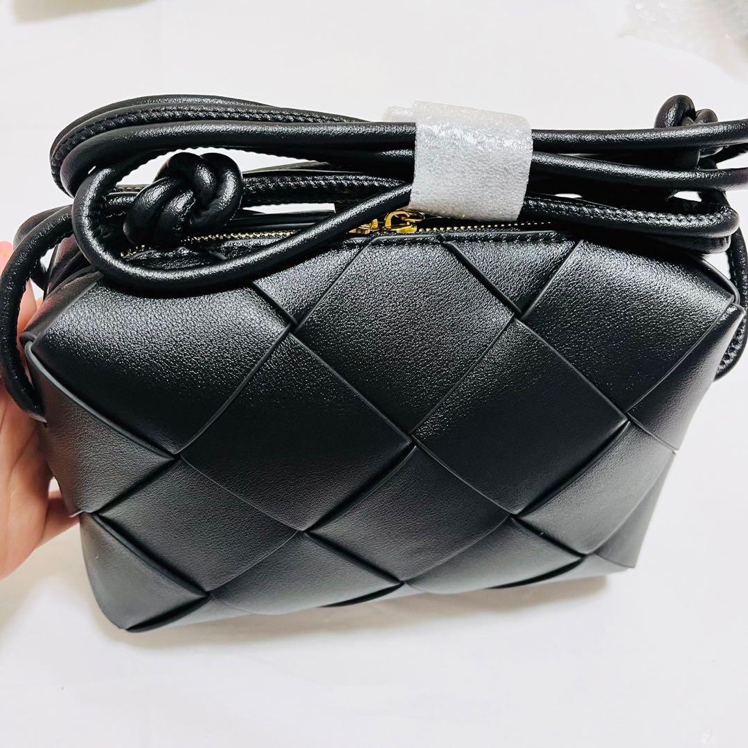 本革　ショルダーバッグ　黒　編み込み　牛革　シンプル　肩がけ　高級感　ブラック