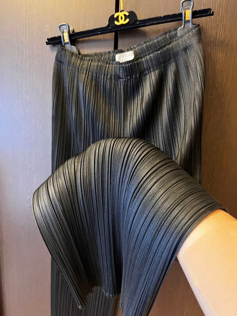 極美品◼️ プリーツプリーズ　ストレートパンツ　黒