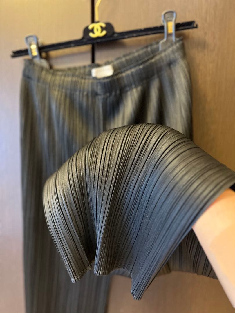 極美品◼️ プリーツプリーズ　ストレートパンツ　黒