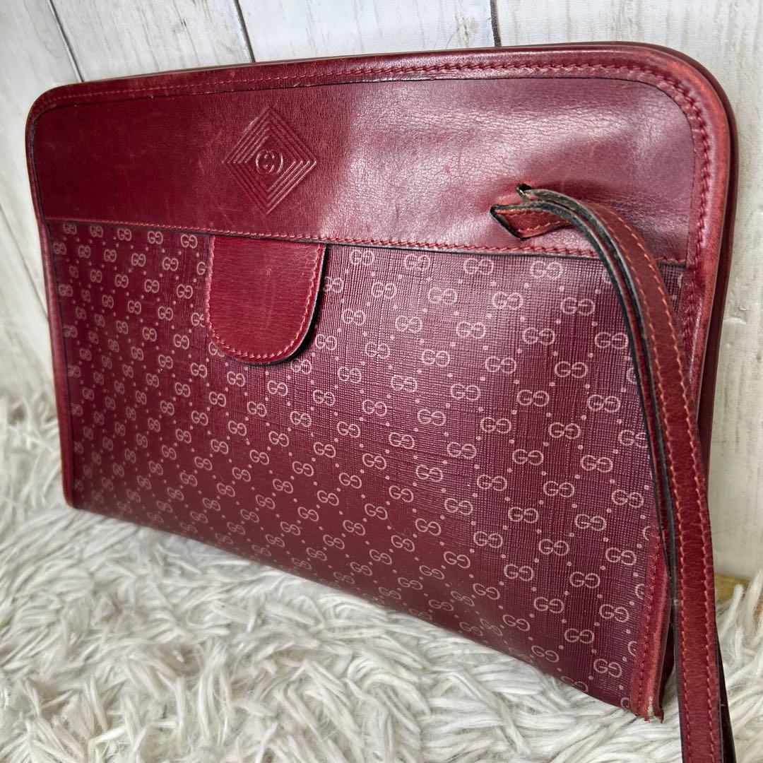 GUCCI セカンドバッグ　クラッチバッグ　レザー　ロゴ　GG 赤