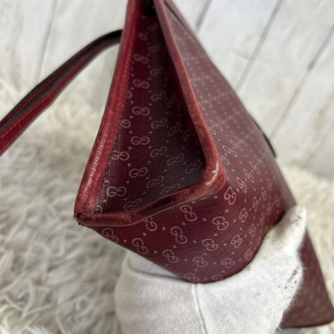 GUCCI セカンドバッグ　クラッチバッグ　レザー　ロゴ　GG 赤