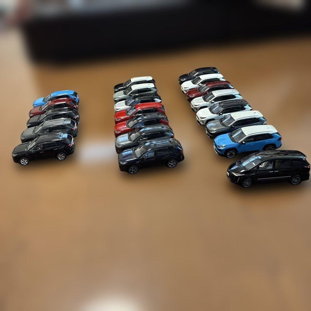ヨ*ー様 値下げしました。トヨタ　RAV4 カラーサンプル19台+おまけ