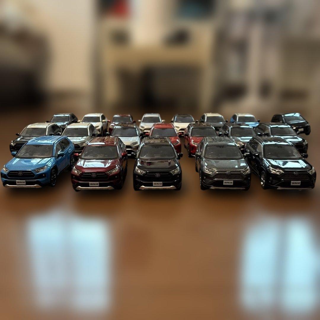 ヨ*ー様 値下げしました。トヨタ　RAV4 カラーサンプル19台+おまけ