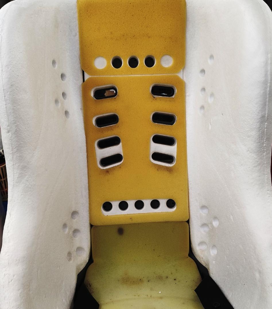 シートベルト装着式　コンビ　回転チャイルドシート ゼウスターンユーロ