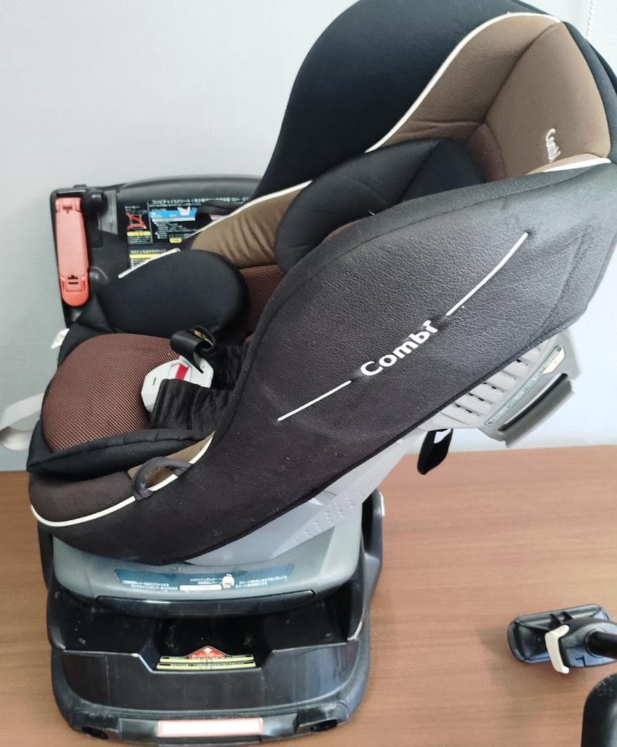 シートベルト装着式　コンビ　回転チャイルドシート ゼウスターンユーロ