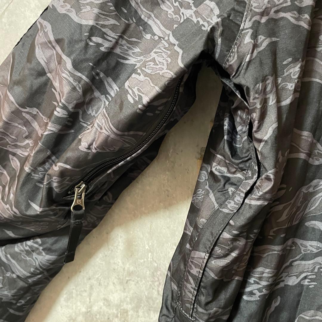 Burtonバートンスキーウェアスノーボードジャケットパーカー黒ブラック迷彩希少
