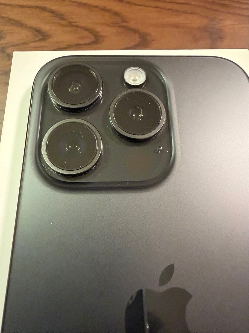 【値下げ・美品】iPhone 15 Pro 256GB ブラックチタニウム