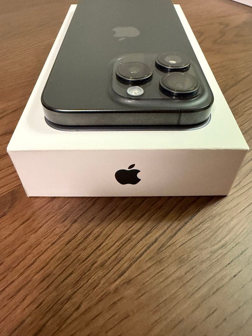 【値下げ・美品】iPhone 15 Pro 256GB ブラックチタニウム