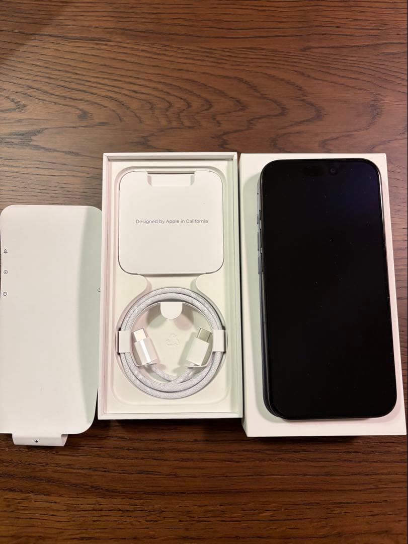 【値下げ・美品】iPhone 15 Pro 256GB ブラックチタニウム