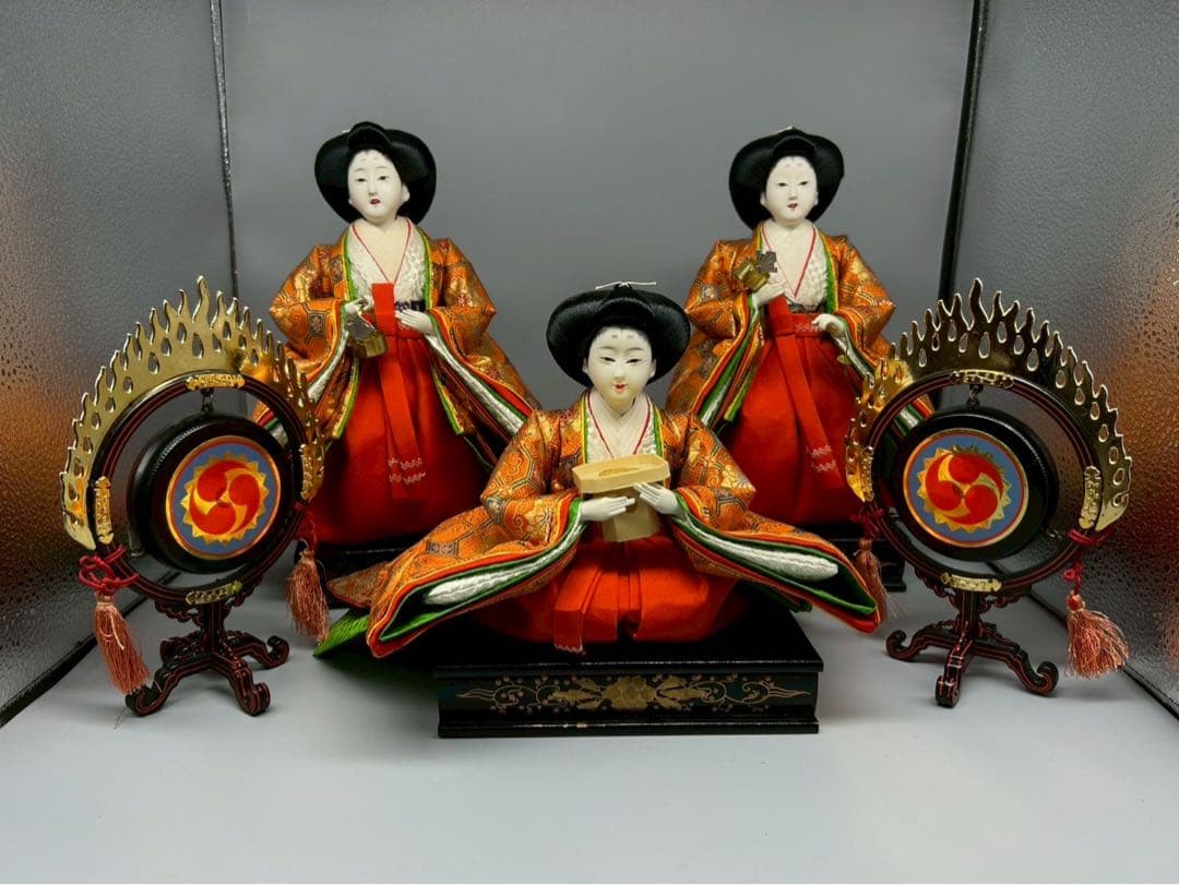 「雛人形付属　三人仕丁（随身人形）　橙色狩衣　太鼓付き　豪華衣装」