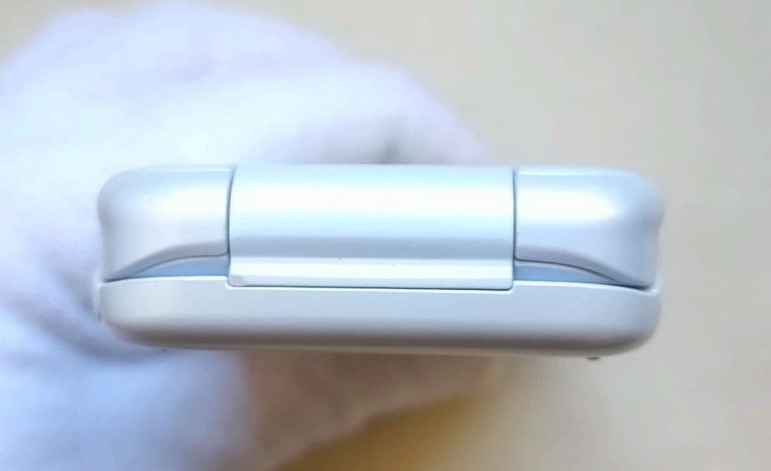 docomo らくらくホン F-01M ホワイト