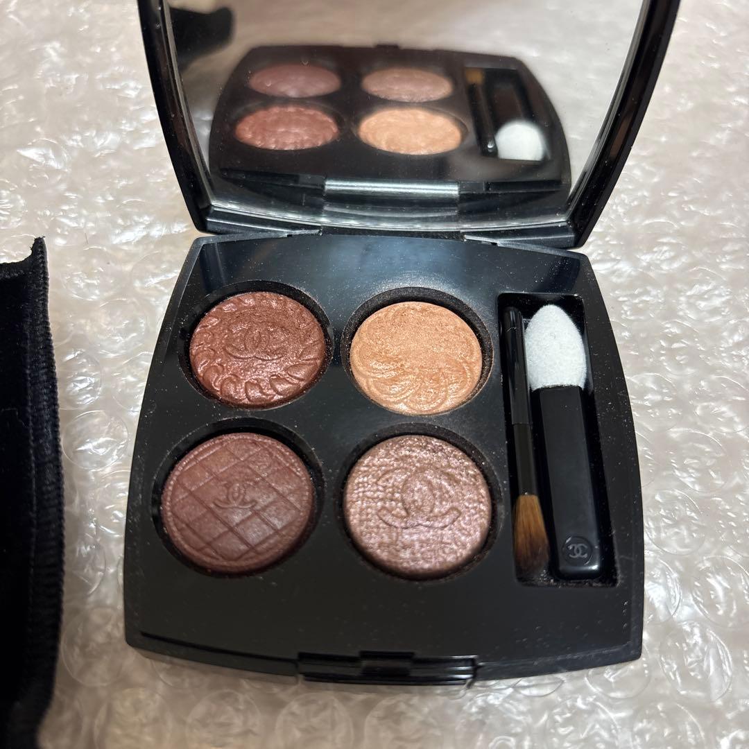 シャネル　限定　レ　キャトル　オンブル