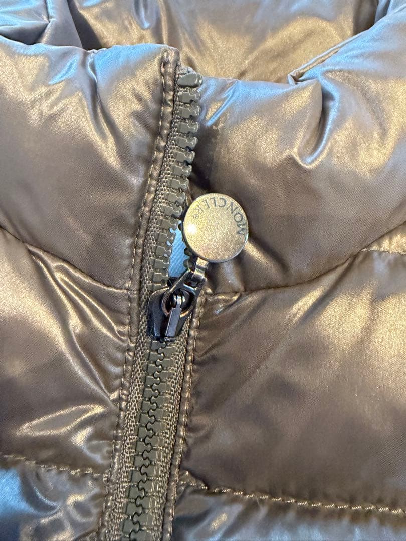 MONCLER チャコールグレー ダウンベスト