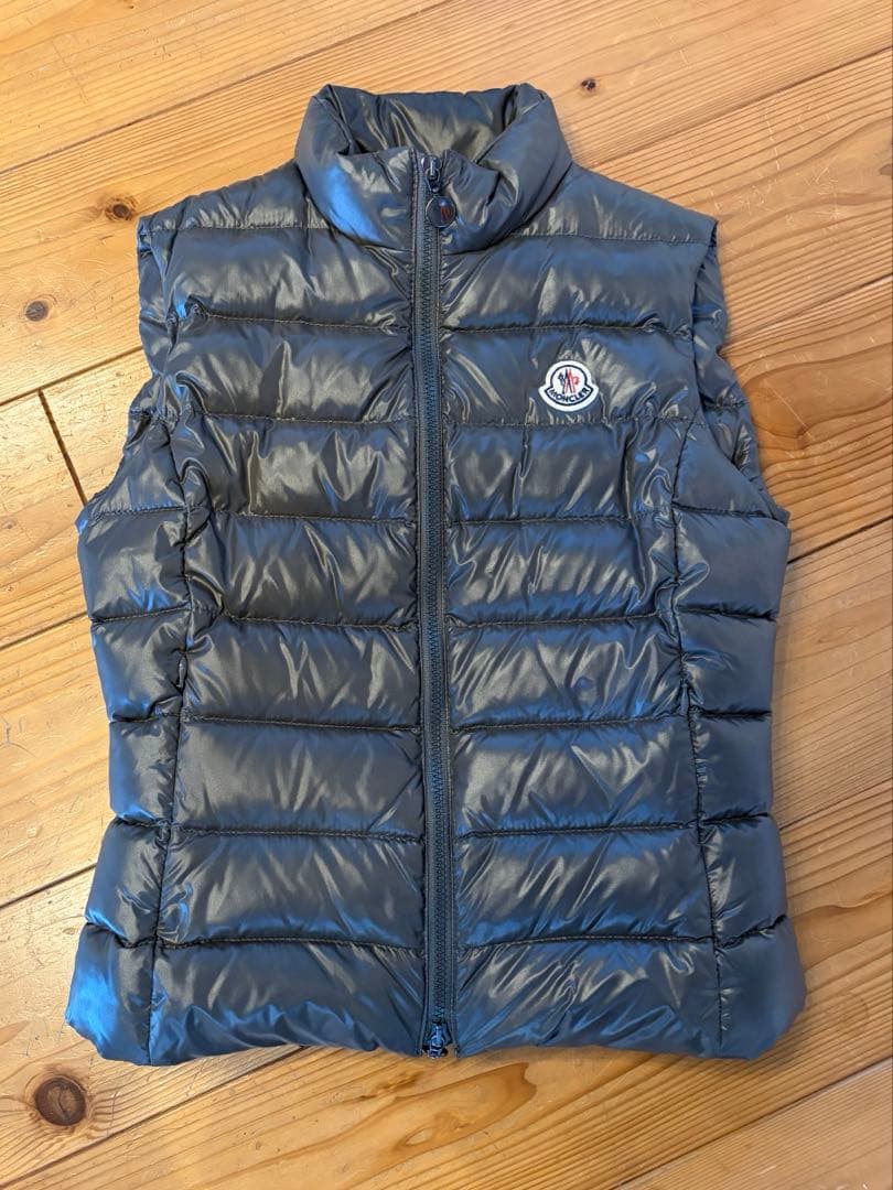 MONCLER チャコールグレー ダウンベスト