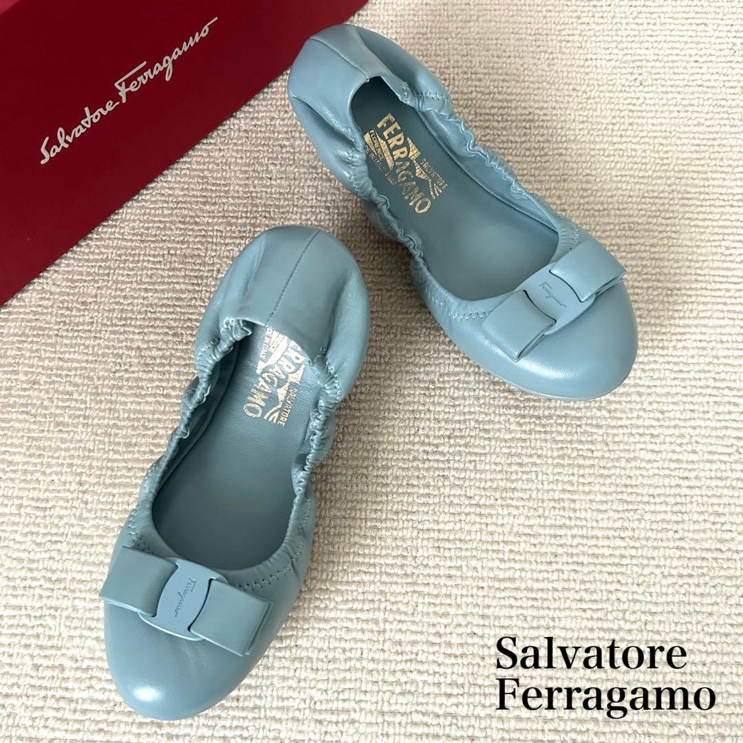 美品 サルヴァトーレ フェラガモ フラットシューズ ヴァラリボン 24cm