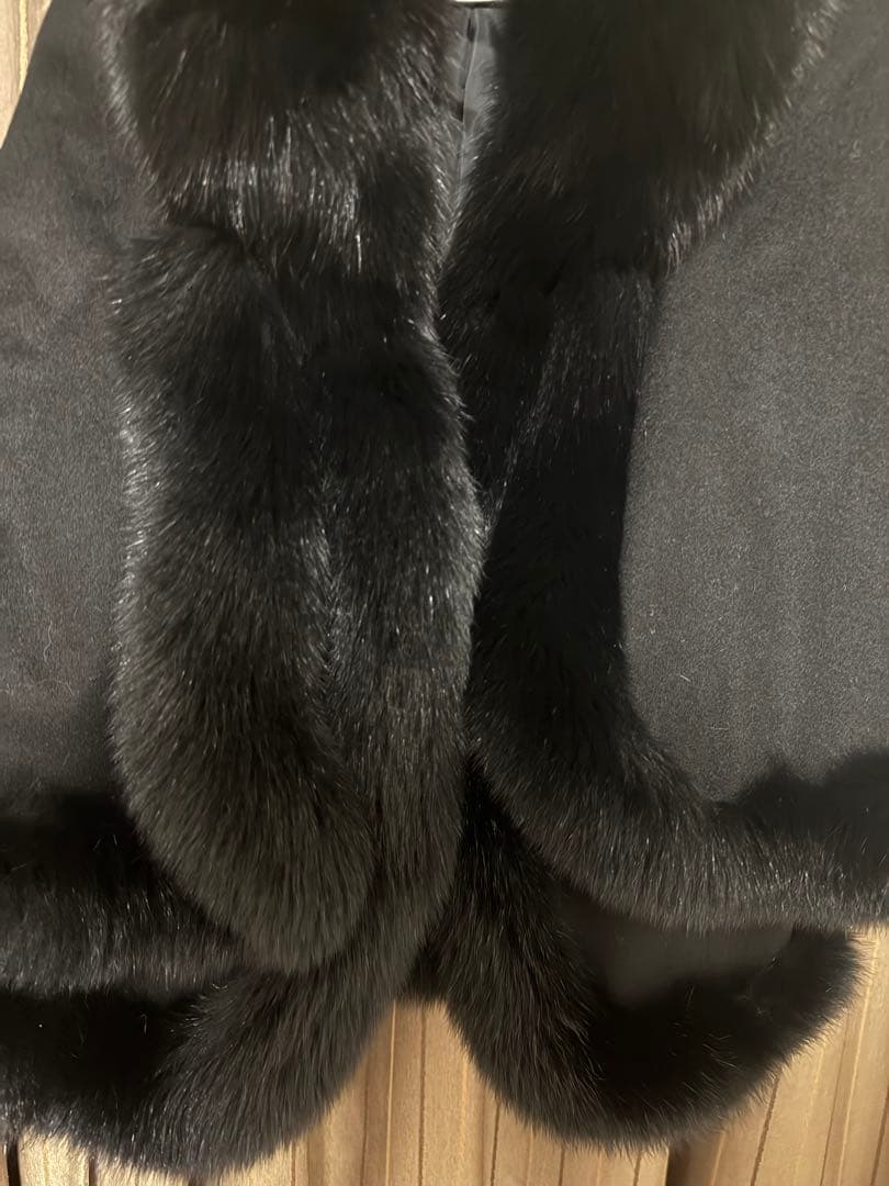 新品同様sagafursサガファー フォックス　ファー　ウールカシミヤ　ポンチョ