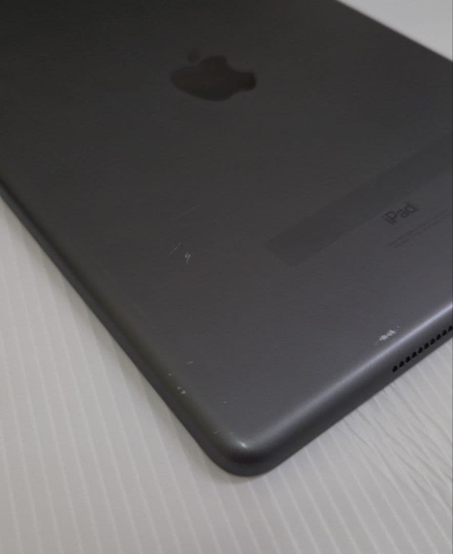 Apple iPad 第8世代10.2インチ スペースグレー