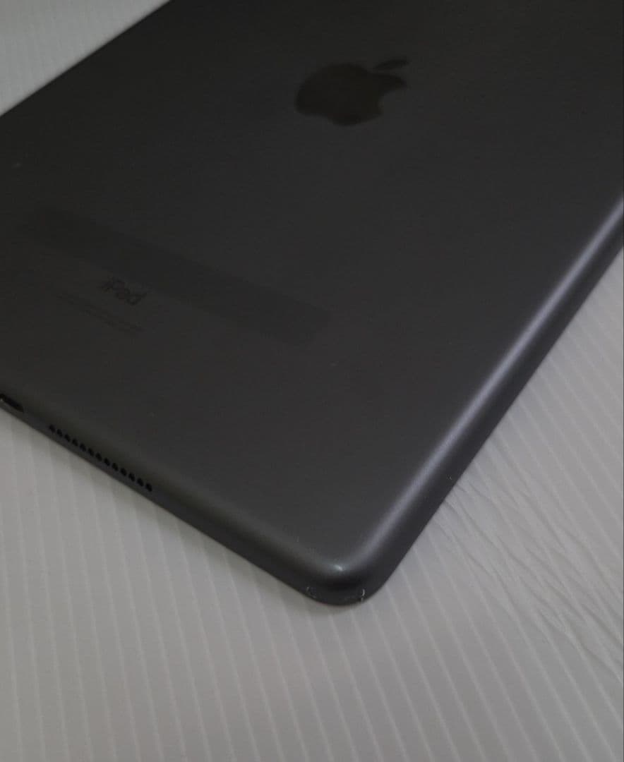 Apple iPad 第8世代10.2インチ スペースグレー