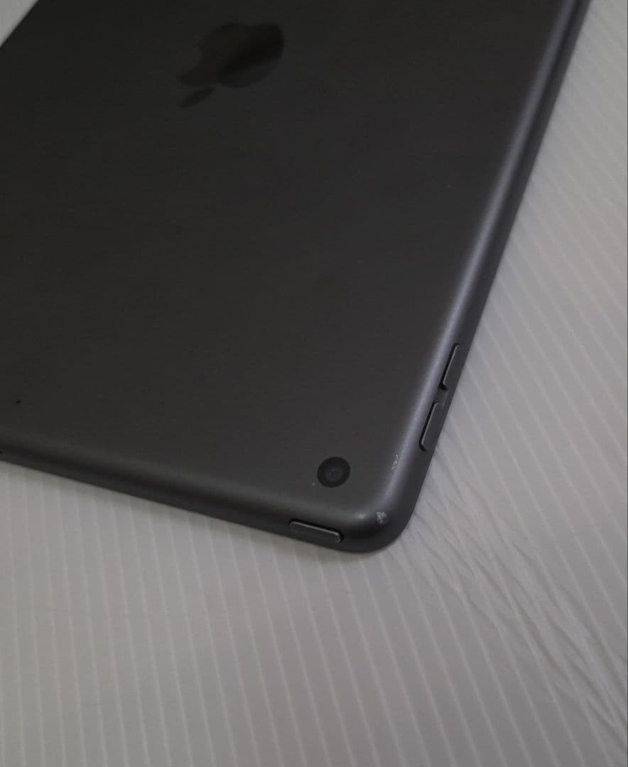 Apple iPad 第8世代10.2インチ スペースグレー