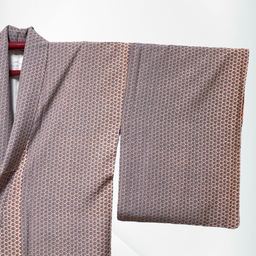 【美品✨】東レシルック　洗える着物　小紋　灰色　幾何学文　袷　グレー　薄橙　L1