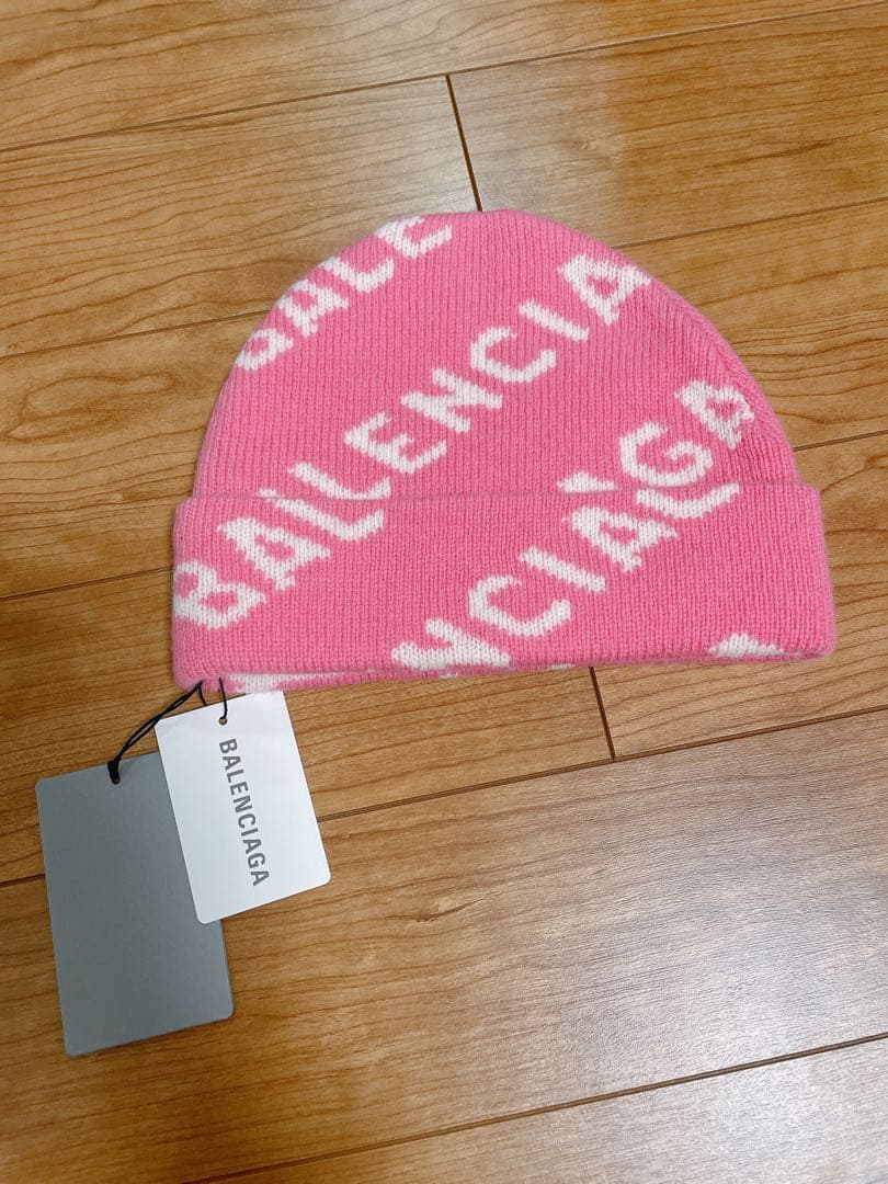バレンシアガ　新品未使用　ビーニー ロゴ入りニット帽　ピンク　スノボにも　秋冬