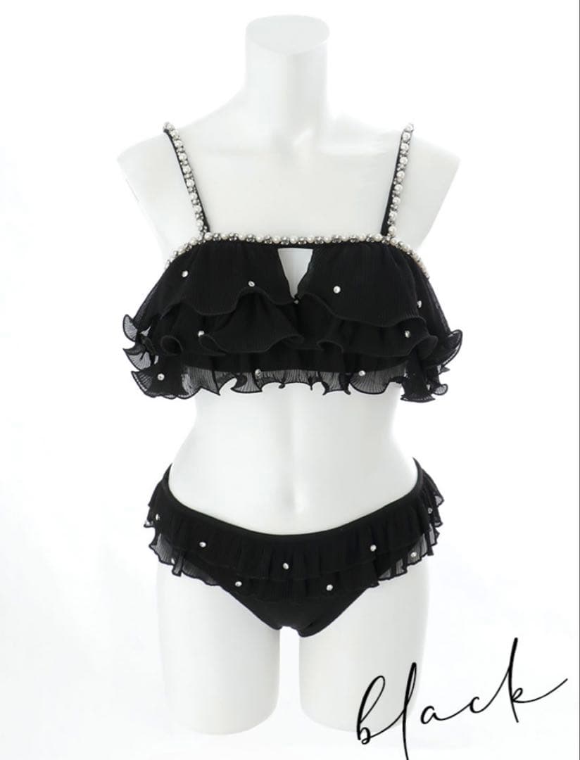 フリル付き黒ビキニ