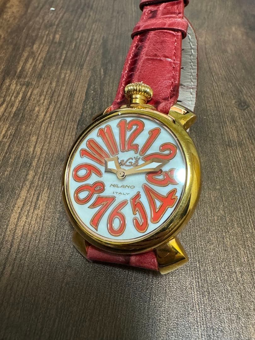 GaGa MILANO 手巻き時計 赤 レザー