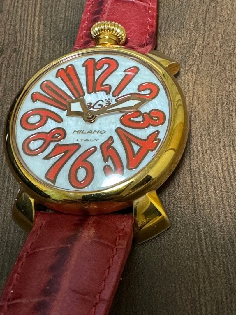 GaGa MILANO 手巻き時計 赤 レザー