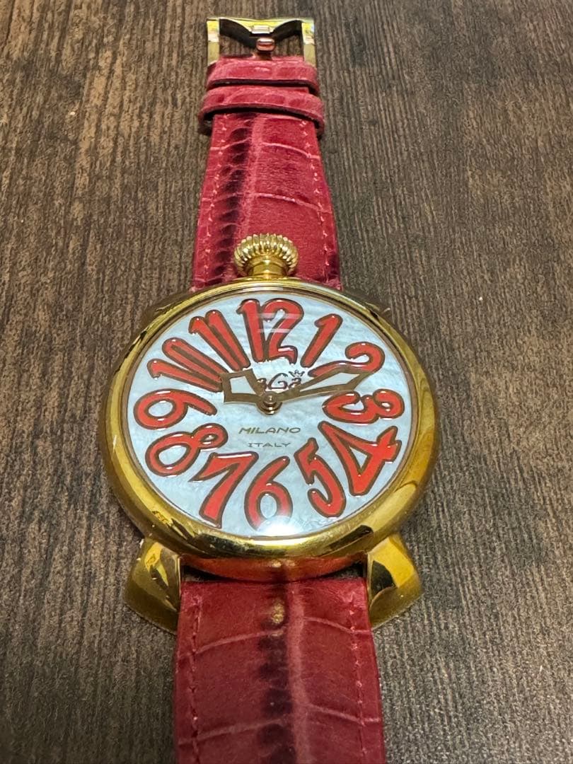 GaGa MILANO 手巻き時計 赤 レザー