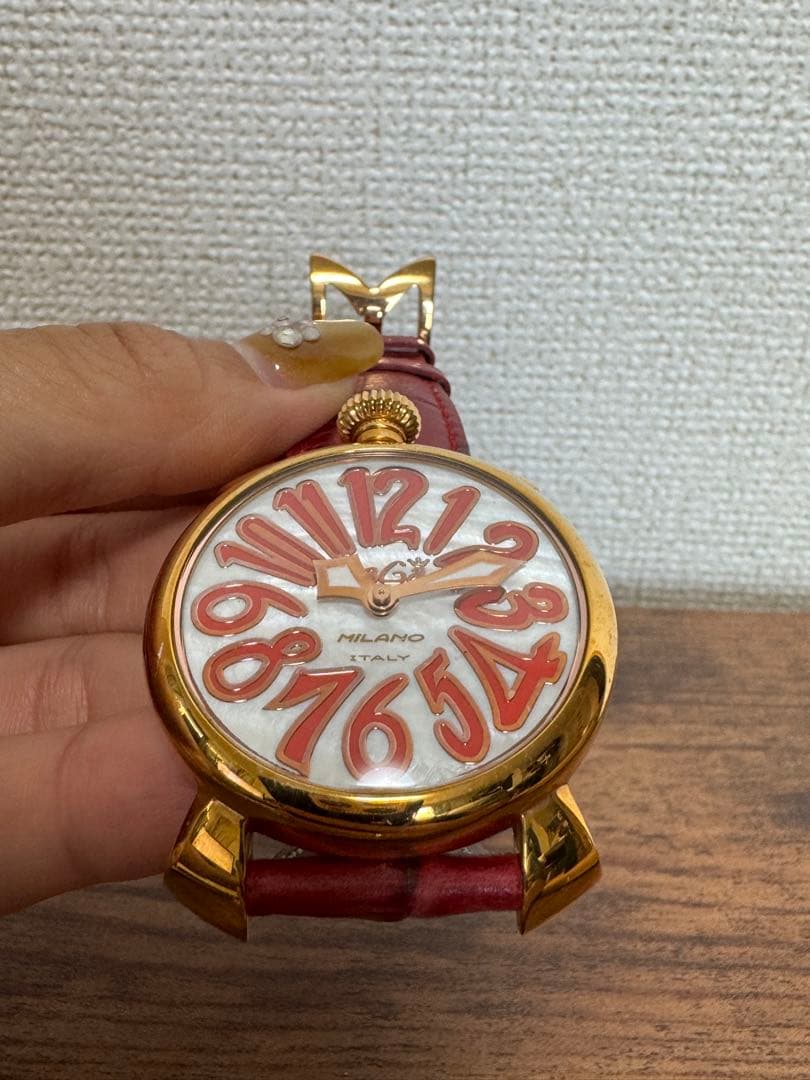 GaGa MILANO 手巻き時計 赤 レザー