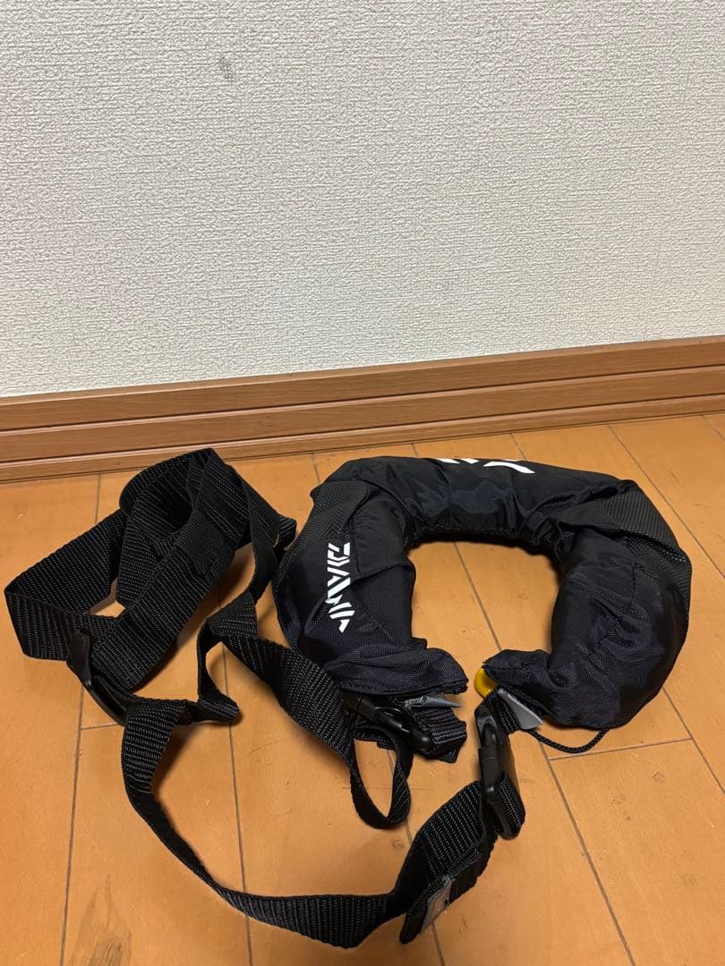 ダイワ ショートライフジャケット(ネックタイプ手動膨脹式)