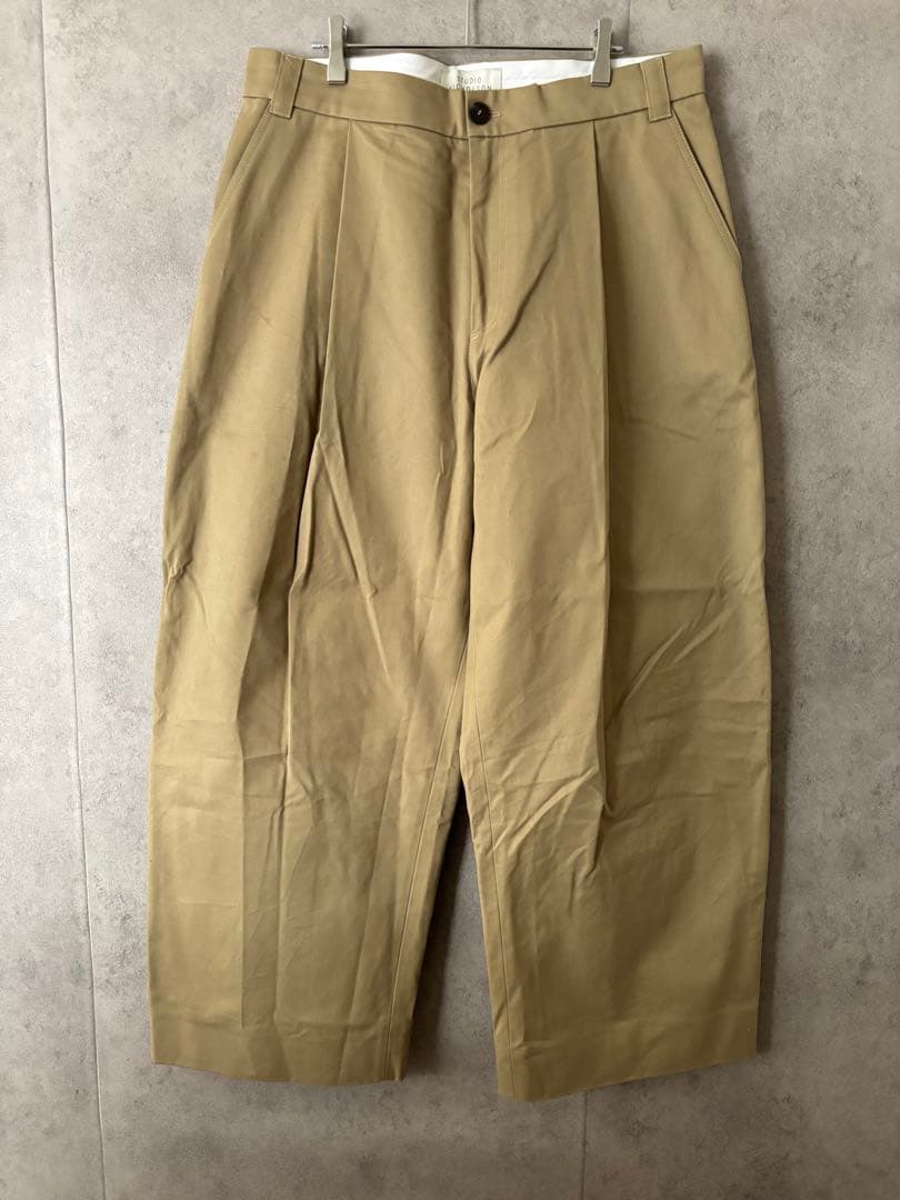 スタジオニコルソン　ソルテ　プリーツワイドパンツ　チノパンツ