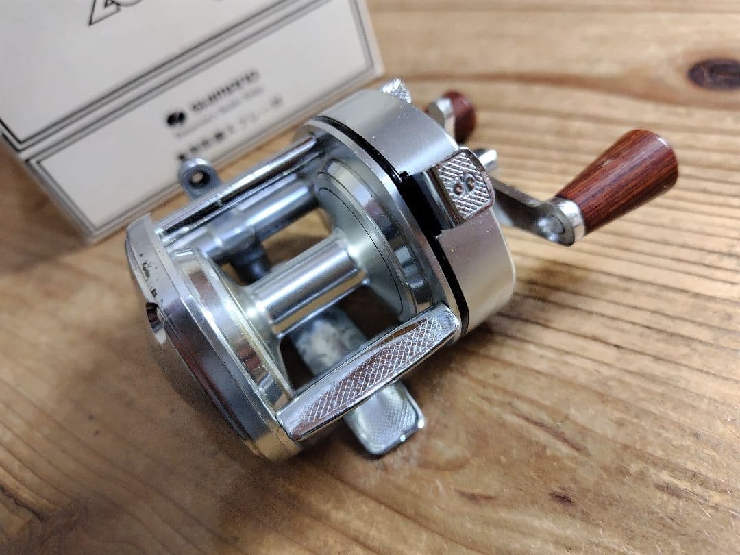 シマノ バンタム 200 中古美品 箱付き