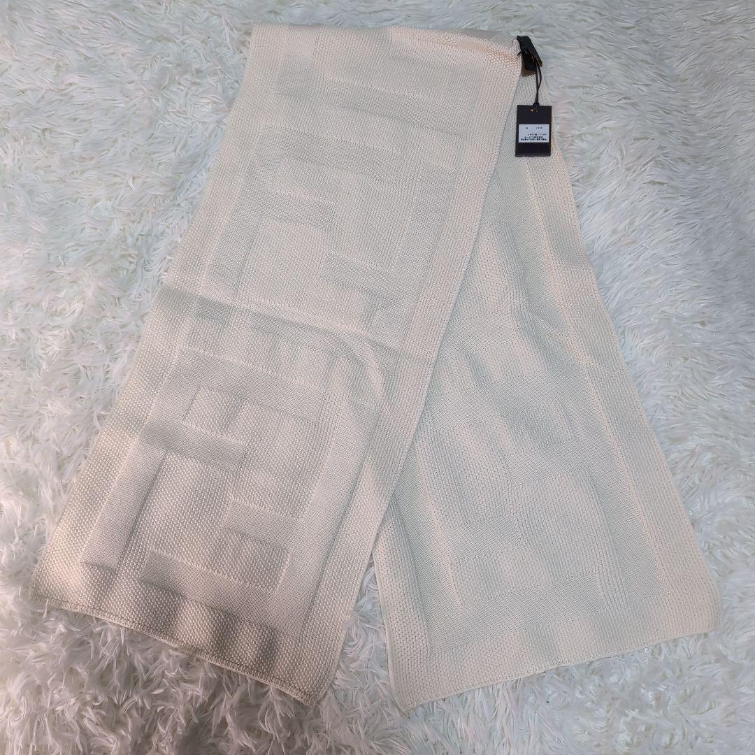 未使用タグ付き 国内正規品 FENDI ホワイトエンボスロゴ マフラー