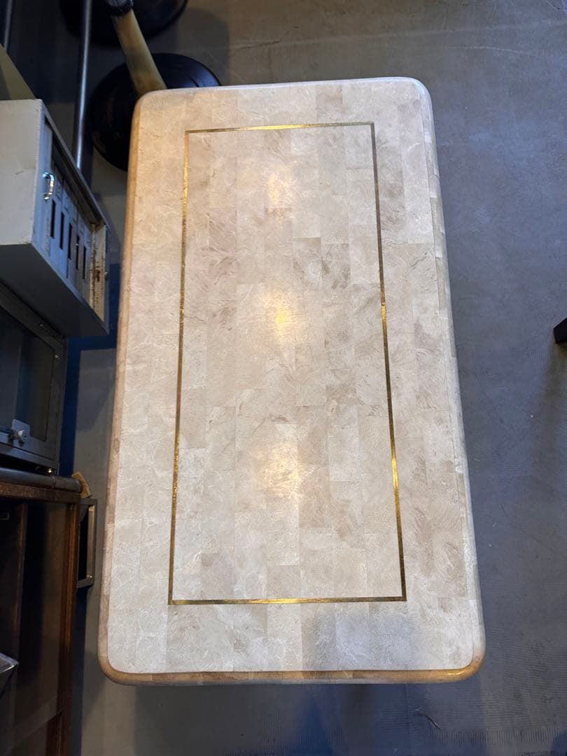 大理石と鉄製の装飾テーブル