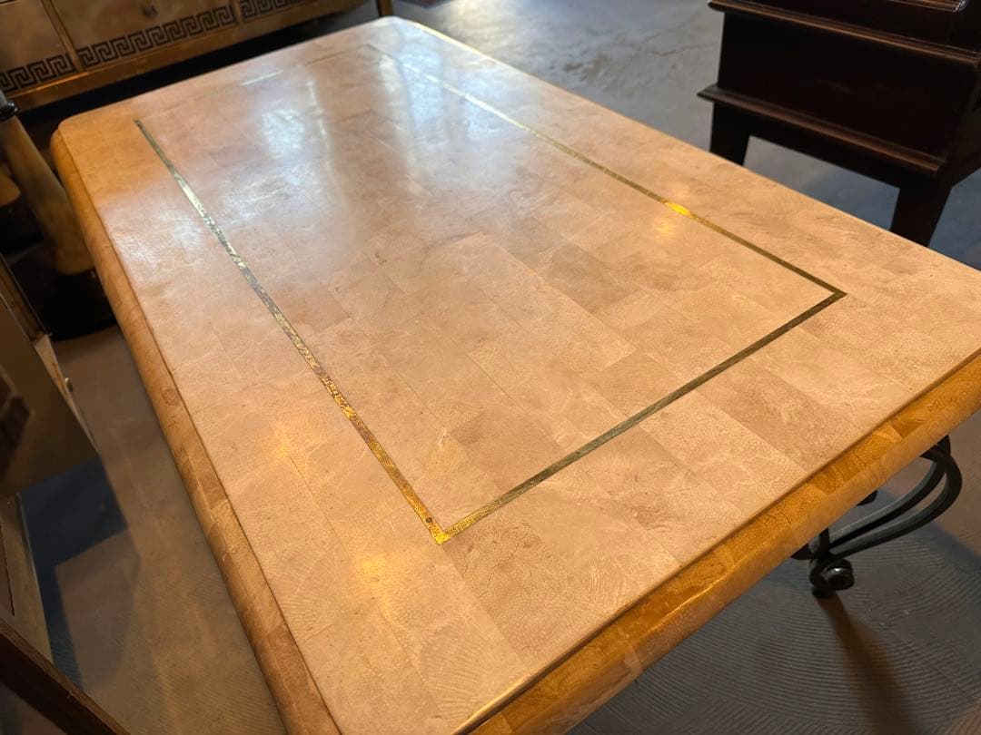 大理石と鉄製の装飾テーブル