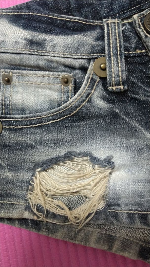 【d.i.a.】ジッパー＆スタッズ付ダメージデニムショートパンツ/24/ 109