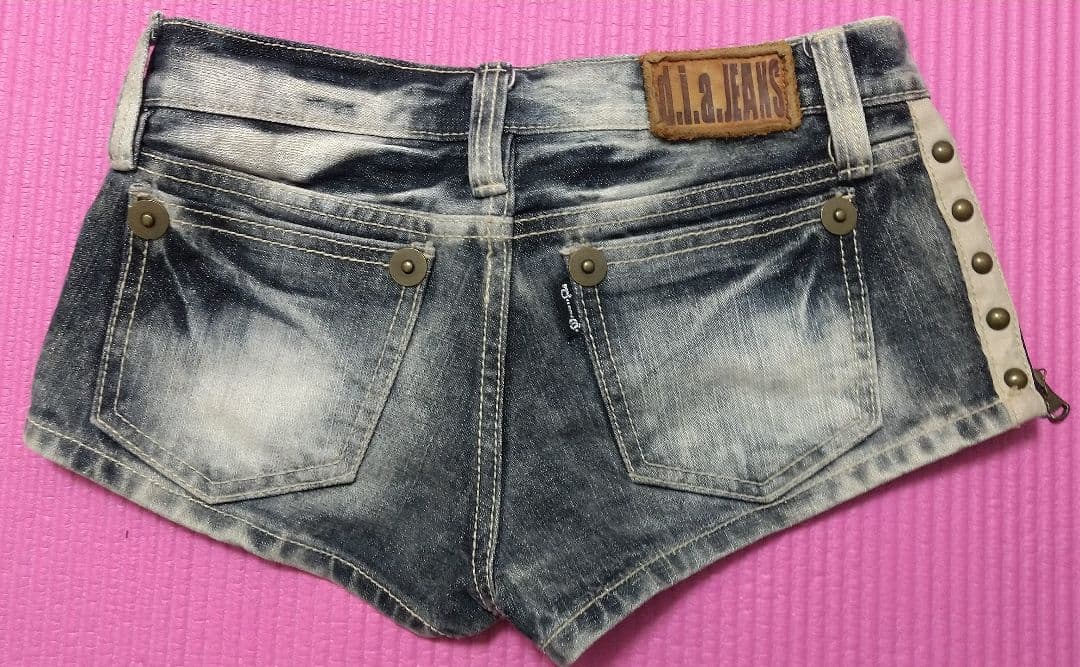 【d.i.a.】ジッパー＆スタッズ付ダメージデニムショートパンツ/24/ 109