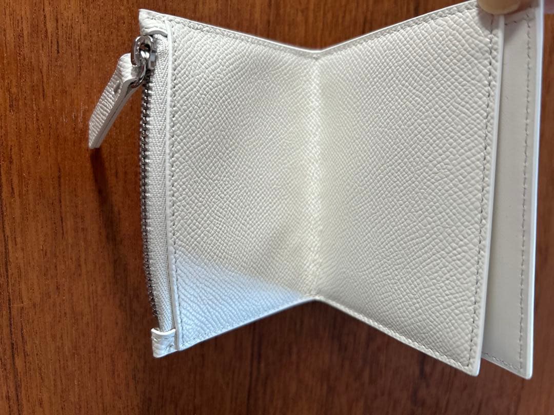 マルジェラ二つ折り財布off-white 未使用品